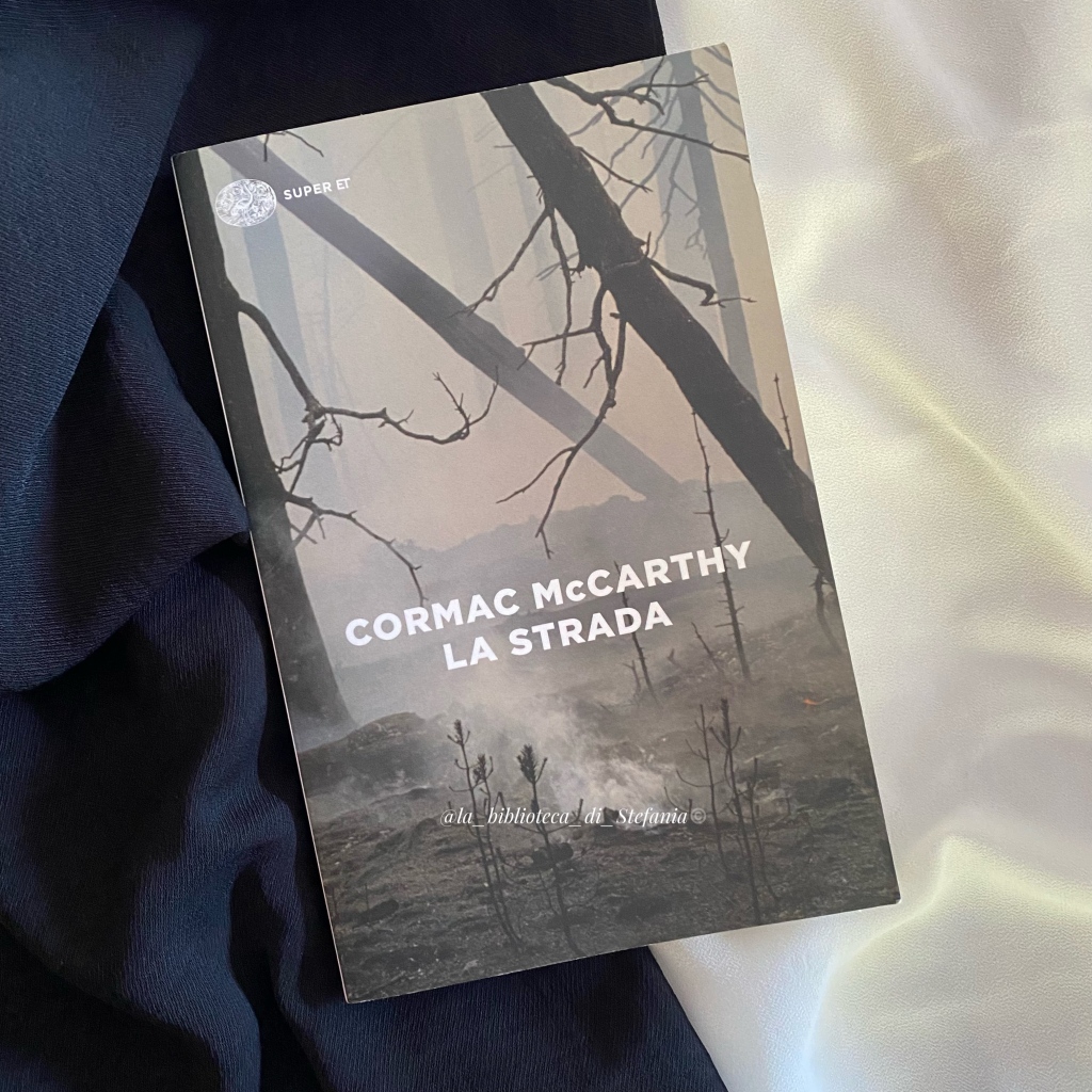 La Strada” di Cormac McCarthy: il racconto angosciante di un viaggio verso  Sud [Recensione] – La Biblioteca Di Stefania